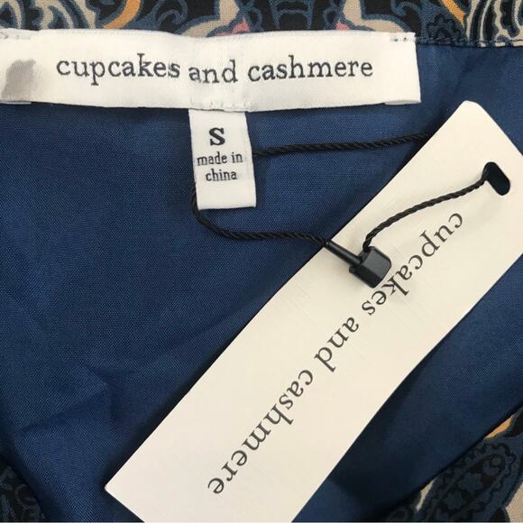 Cupcakes and Cashmere Button Front Blouse Size 2 - Picture 6 of 7